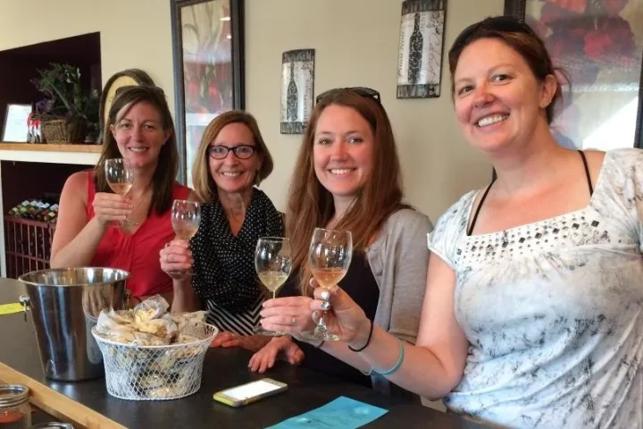 women enjoying the Wisconsin Dells winery trolley tour
